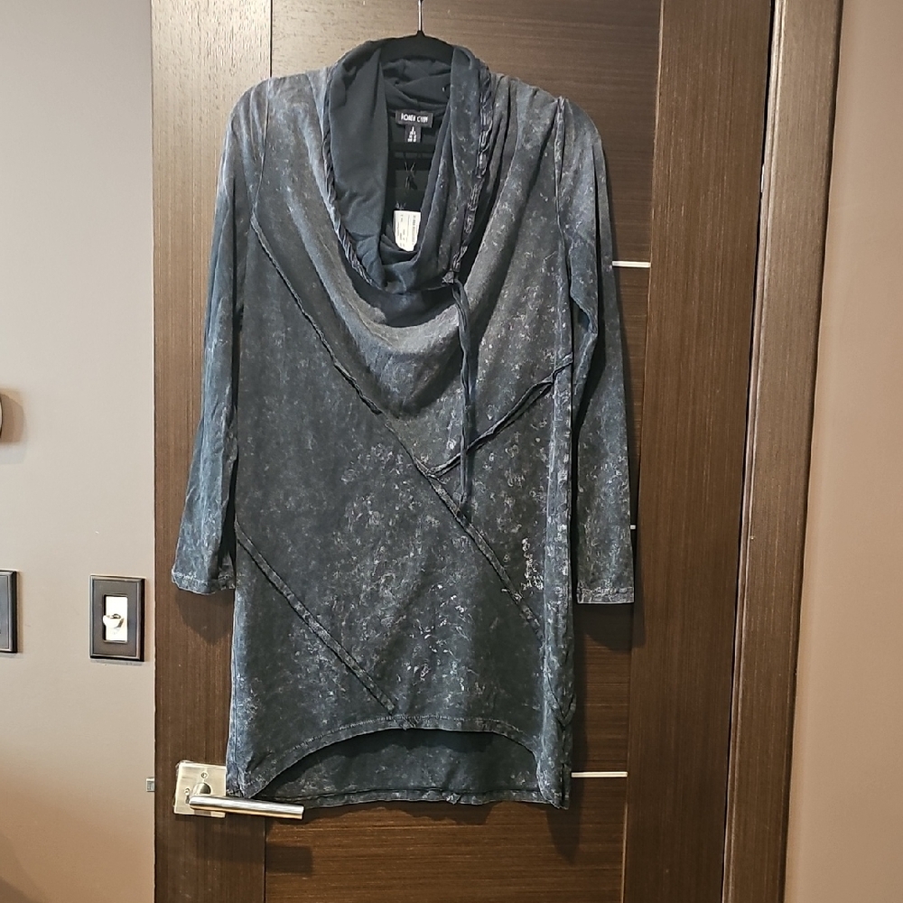 Ronen Chen Black and White Label Detail